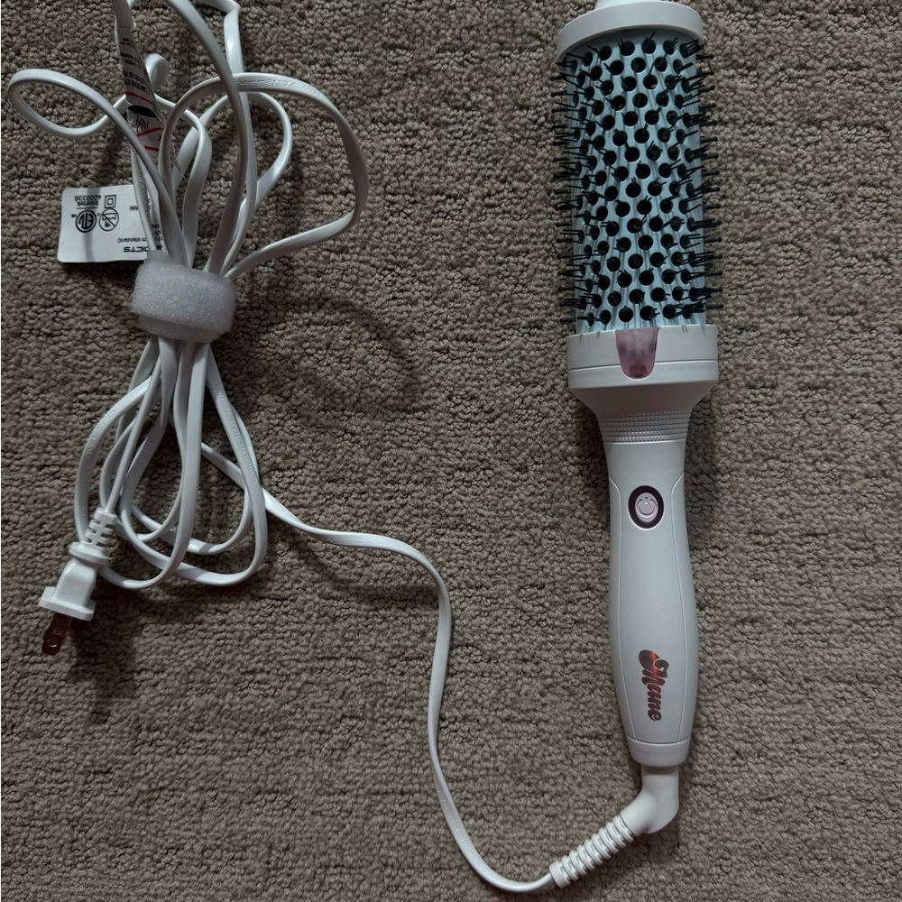 Mane Jen Atkin Hot Brush it’s giving body large hot round brush SOLD OUT